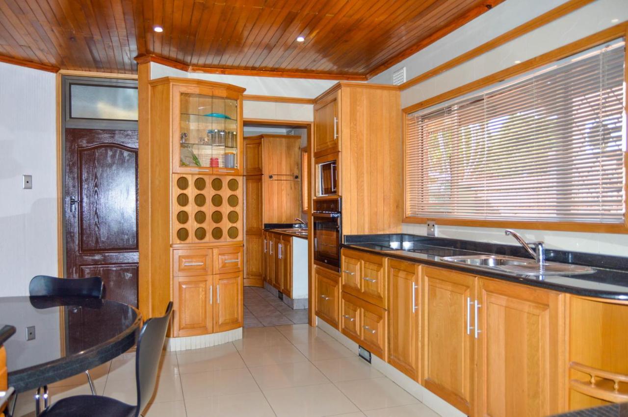 Emangunini Guest House Richards Bay Exterior foto